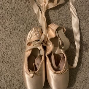 Suffolk Dance Pointe Shoes